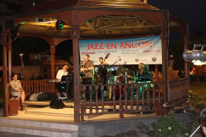 playing in Ancon
